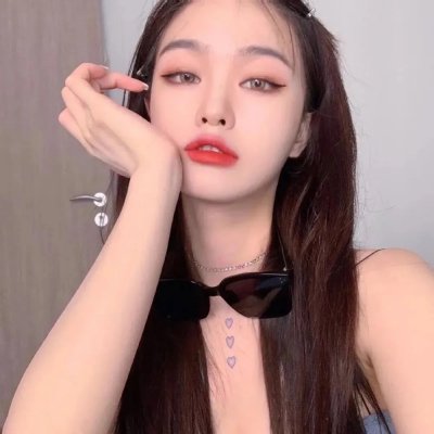 她爱他